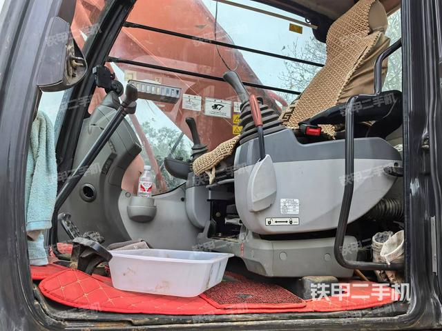 駕駛室整體（整機(jī)外觀）