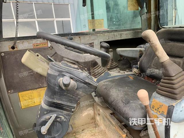 駕駛室整體（整機外觀）