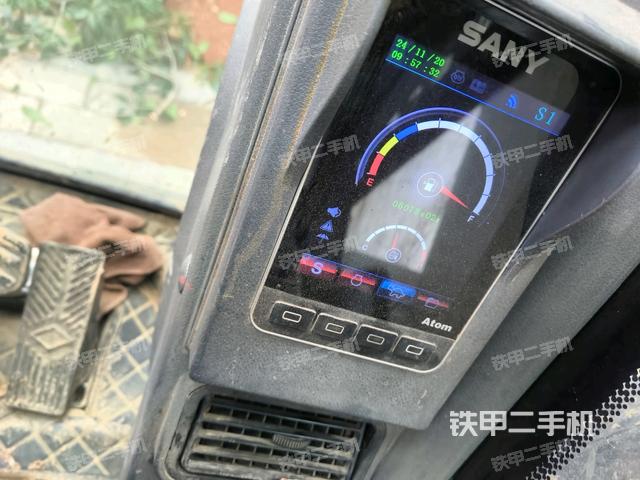 驾驶室整体(整机外观) 驾驶室整体(整机外观)