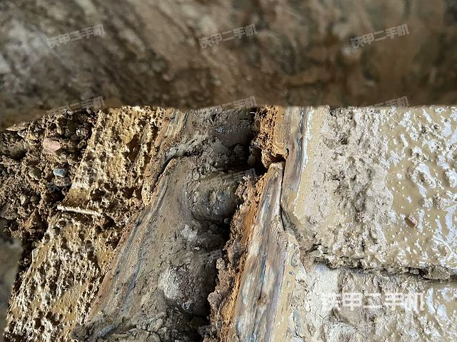 左驅(qū)動輪（行走機構(gòu)）