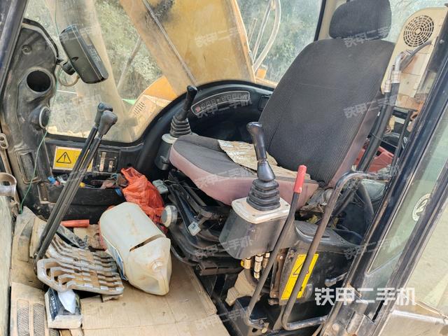 后窗玻璃角標(biāo)(駕駛室部分) 后窗玻璃角標(biāo)(駕駛室部分)