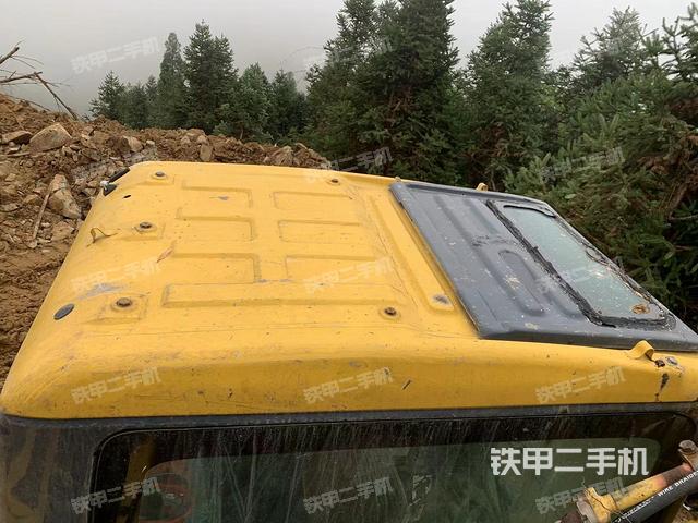 駕駛室頂部(整機(jī)外觀) 駕駛室頂部(整機(jī)外觀)