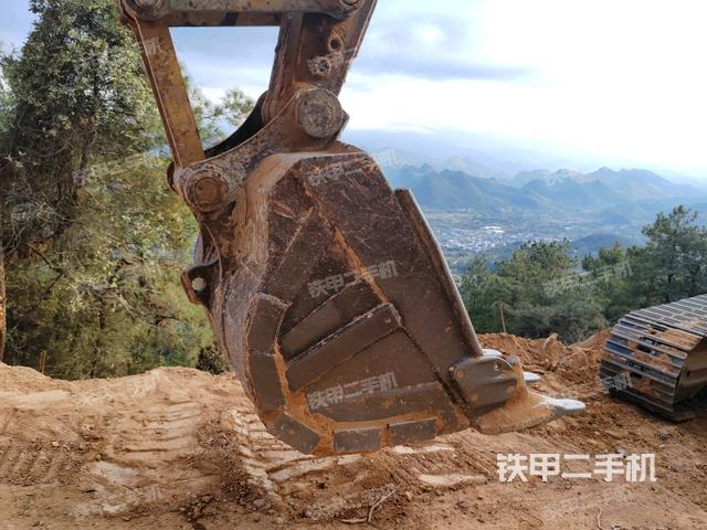 大臂背部俯視(工作和回轉(zhuǎn)裝置) 大臂背部俯視(工作和回轉(zhuǎn)裝置)