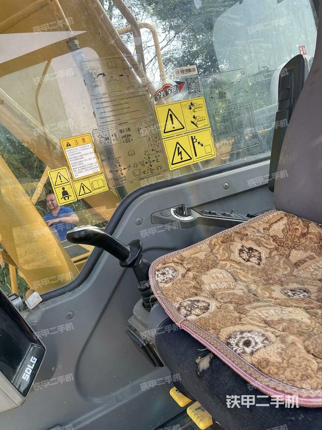 后窗玻璃角標(biāo)（駕駛室部分）