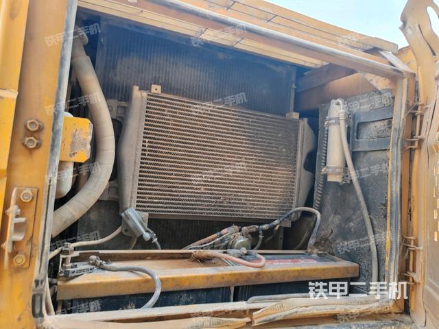 散熱器正面(大件艙室) 散熱器正面(大件艙室)