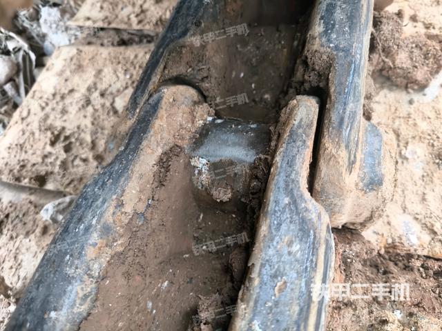 右驅(qū)動輪（行走機(jī)構(gòu)）