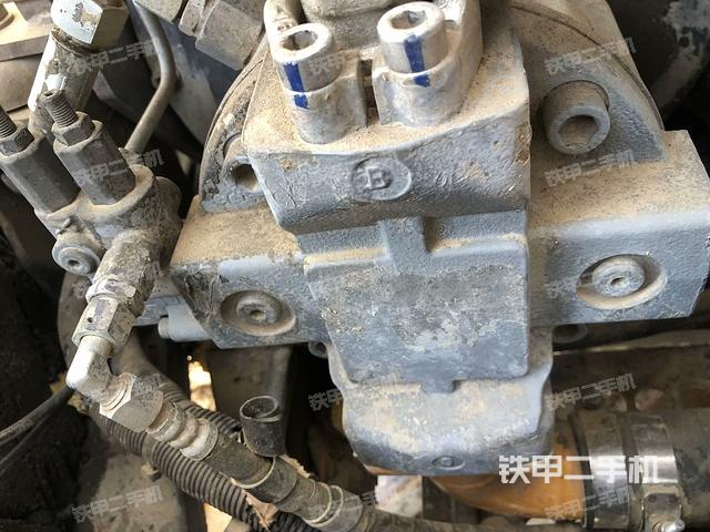 液壓泵艙室正面整體（整機外觀）