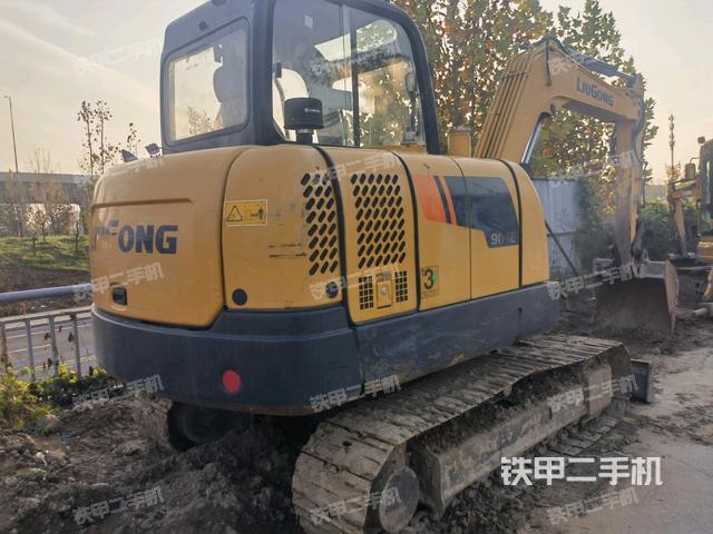 整機(jī)右后45°(整機(jī)外觀) 整機(jī)右后45°(整機(jī)外觀)
