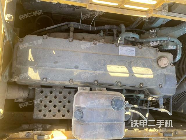 發(fā)動(dòng)機(jī)整體俯視(整機(jī)外觀) 發(fā)動(dòng)機(jī)整體俯視(整機(jī)外觀)