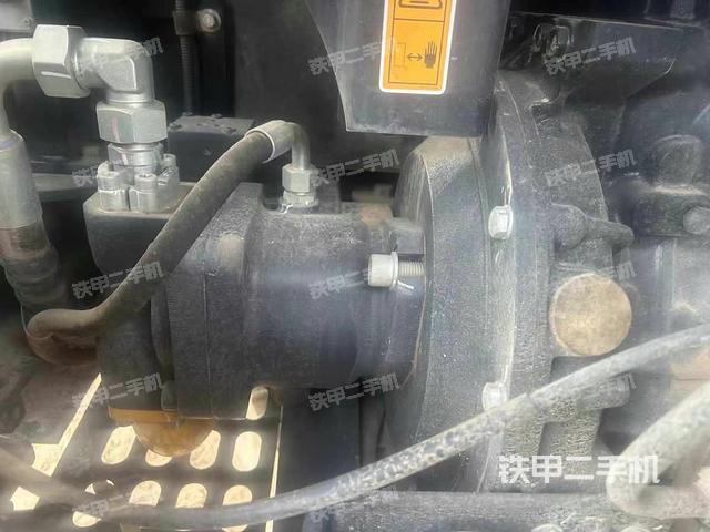液壓泵艙室正面整體(整機(jī)外觀) 液壓泵艙室正面整體(整機(jī)外觀)