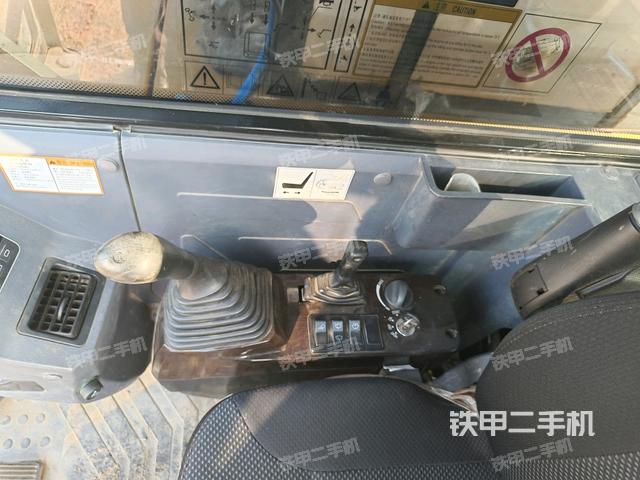 座椅右側(cè)控制臺/鑰匙門/油門/含右手柄（駕駛室部分）