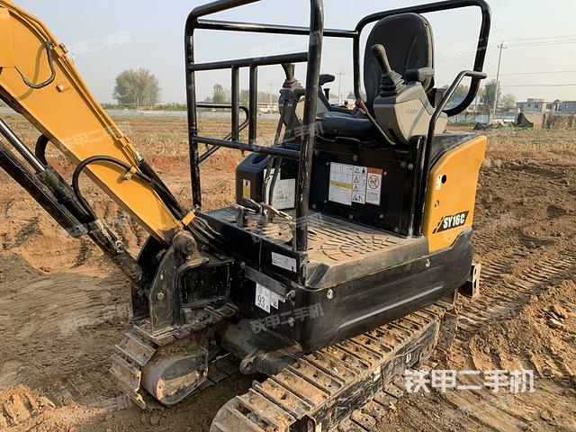 駕駛室整體(整機(jī)外觀) 駕駛室整體(整機(jī)外觀)