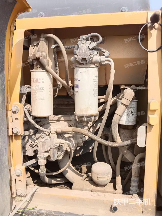 液壓泵艙室正面整體（整機(jī)外觀）