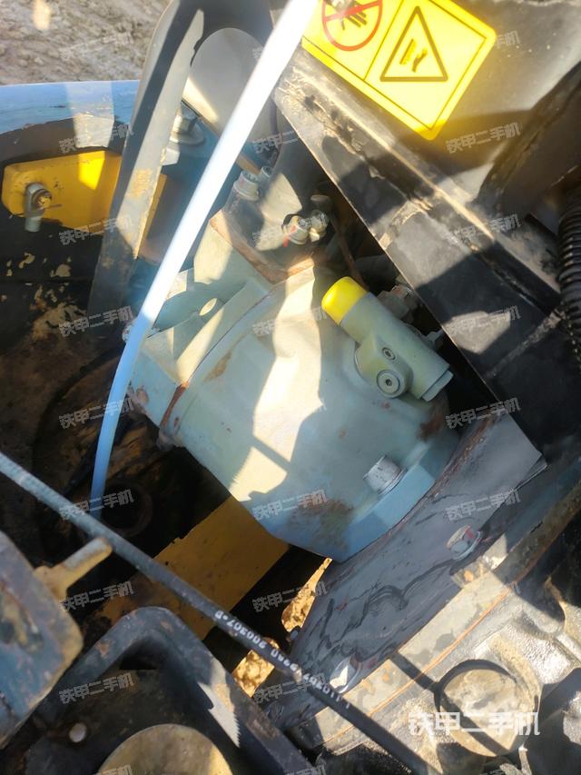 液壓泵艙室正面整體（整機(jī)外觀）