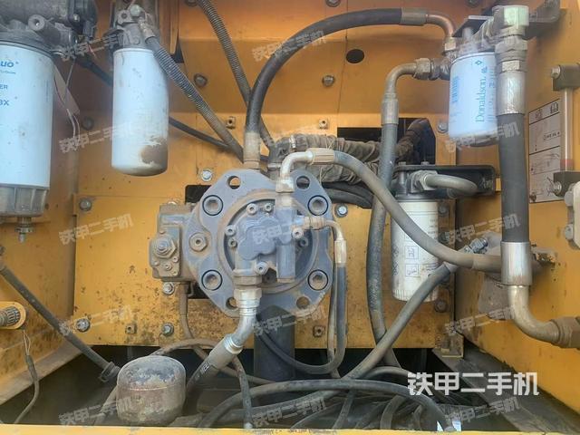 液壓泵艙室正面整體(整機(jī)外觀) 液壓泵艙室正面整體(整機(jī)外觀)