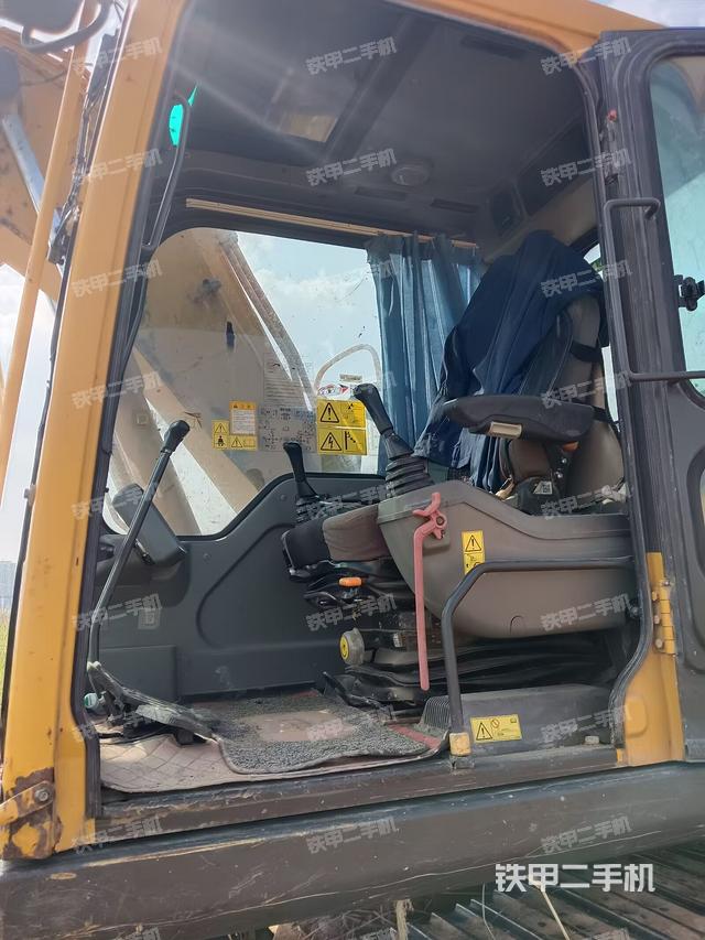 駕駛室整體（整機(jī)外觀）