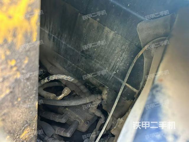 回轉(zhuǎn)馬達和主控閥（整機外觀）