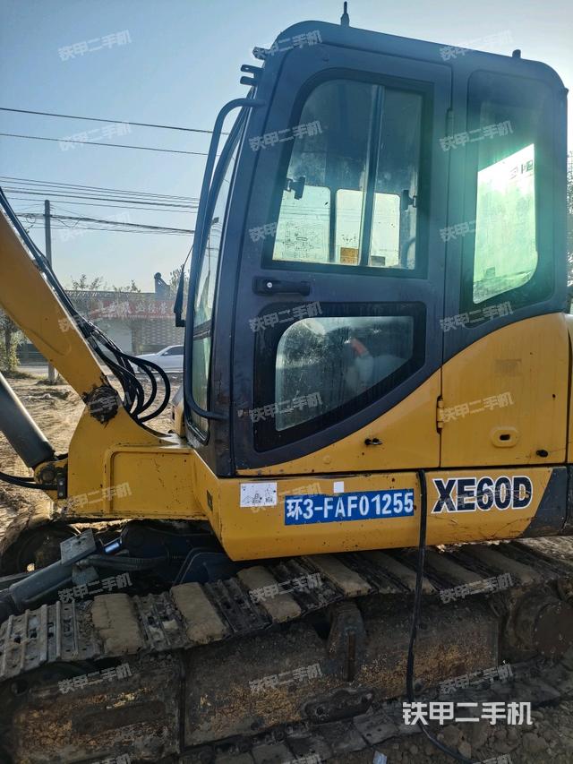 駕駛室整體（整機(jī)外觀）