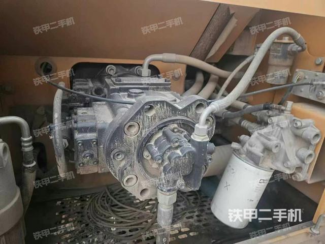 液壓泵艙室正面整體(整機外觀) 液壓泵艙室正面整體(整機外觀)