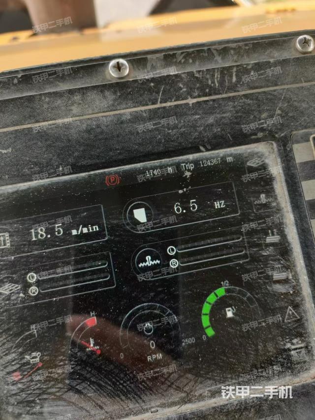 駕駛室操作臺(設備外觀及核心部件) 駕駛室操作臺(設備外觀及核心部件)