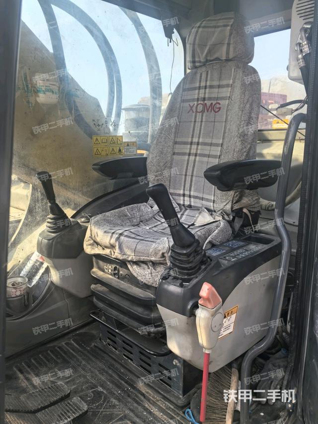 駕駛室整體（整機(jī)外觀）