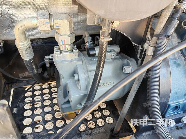 液壓泵艙室正面整體（整機(jī)外觀）