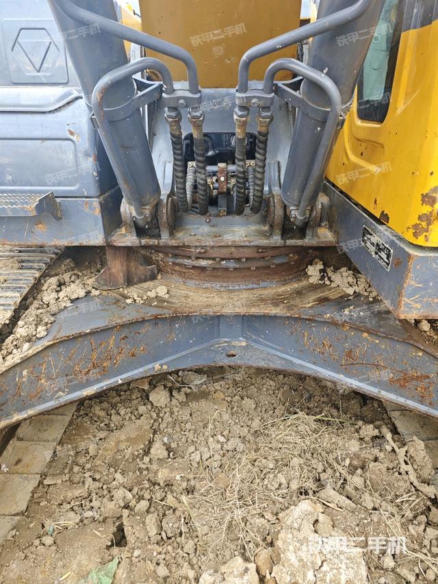 轉(zhuǎn)盤和下車架正前（工作和回轉(zhuǎn)裝置）