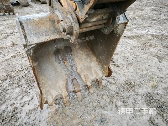 鏟斗右后整體（工作和回轉(zhuǎn)裝置）