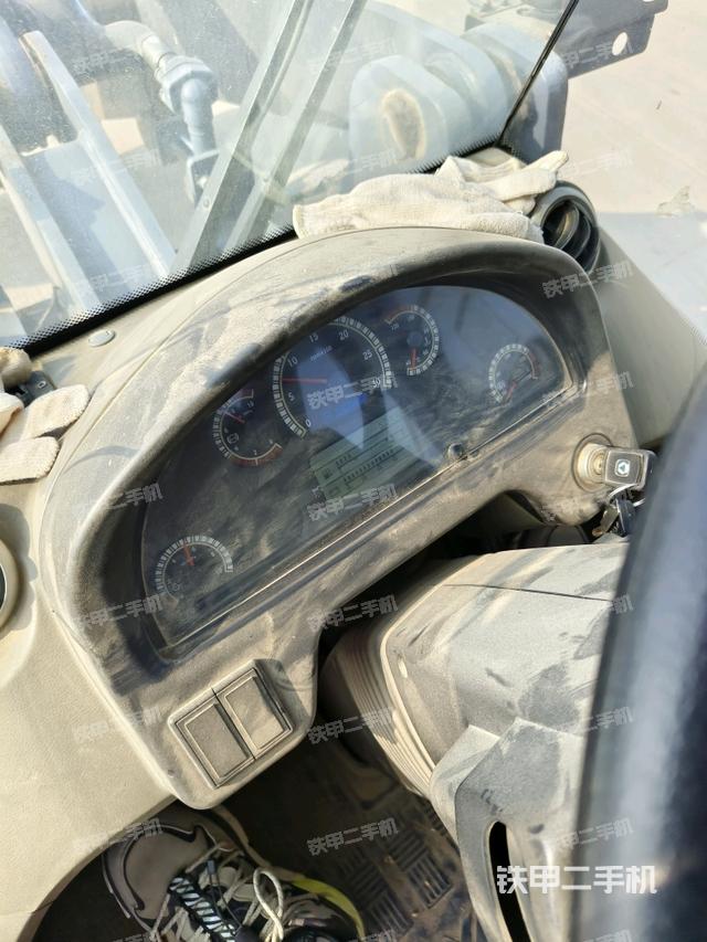 駕駛室內(nèi)部（駕駛室部分）