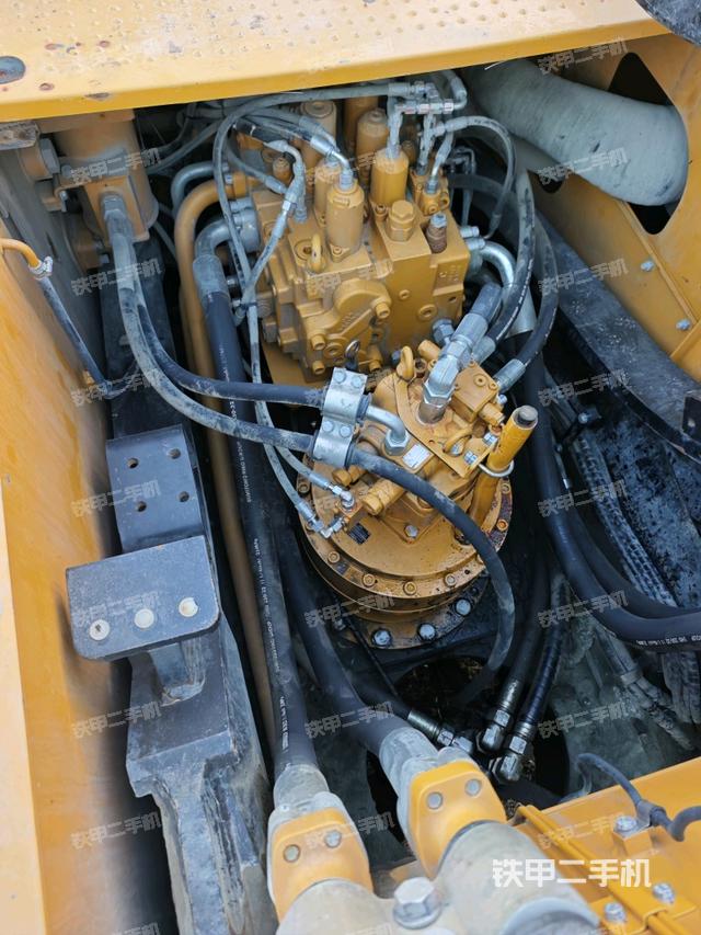 回轉(zhuǎn)馬達(dá)和主控閥（整機(jī)外觀）