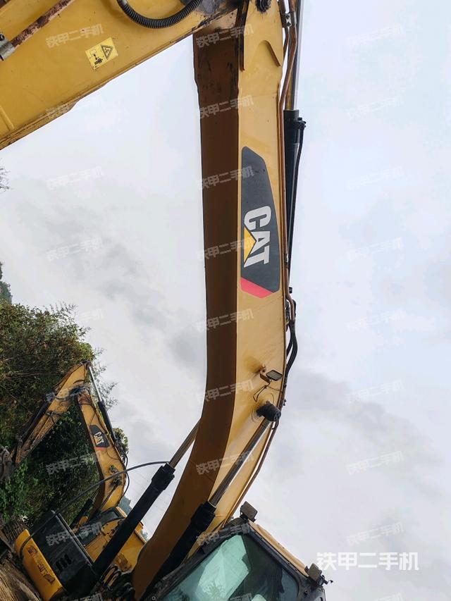 大臂整體?右側(cè)(工作和回轉(zhuǎn)裝置) 大臂整體?右側(cè)(工作和回轉(zhuǎn)裝置)