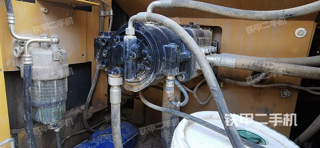 液壓泵艙室正面整體（整機(jī)外觀）