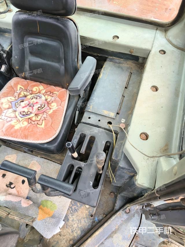 駕駛室內部全景（推土機駕駛室）