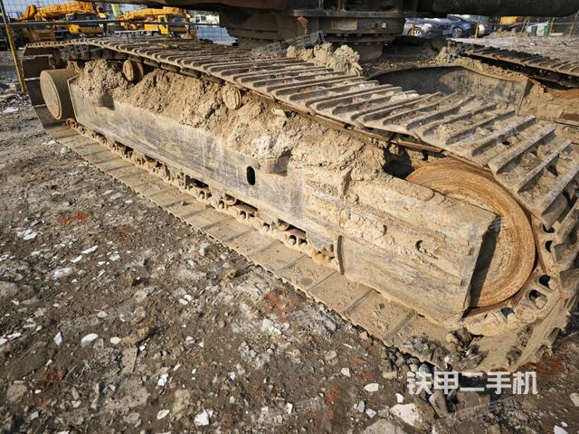 右驅(qū)動輪（行走機構(gòu)）