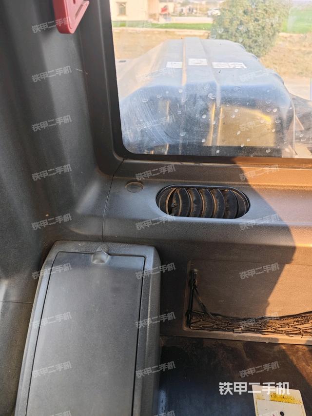 后窗玻璃角標（駕駛室部分）