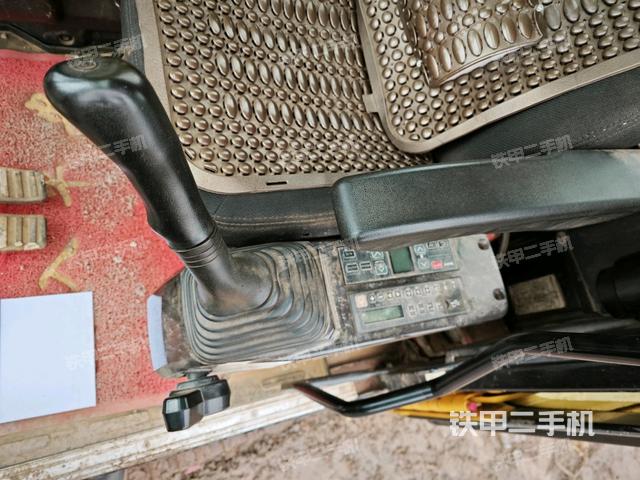 座椅左側(cè)控制臺/音響/含左手柄（駕駛室部分）