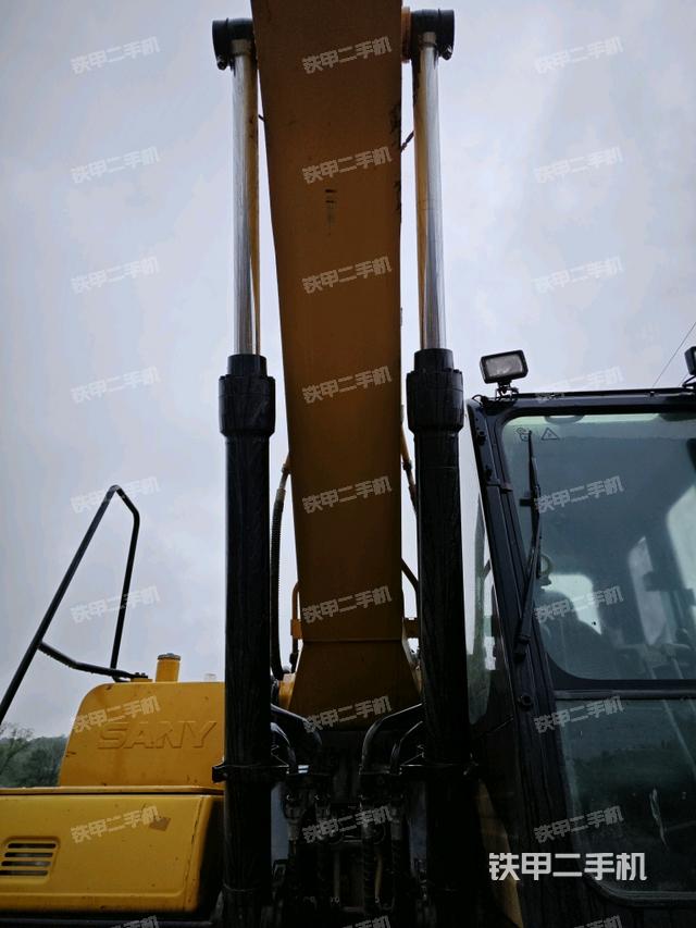 大臂油缸整體?豎拍（工作和回轉(zhuǎn)裝置）