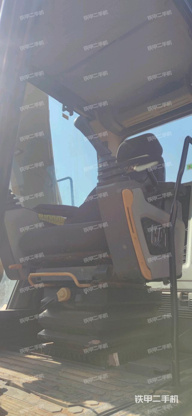 駕駛室整體(整機外觀) 駕駛室整體(整機外觀)