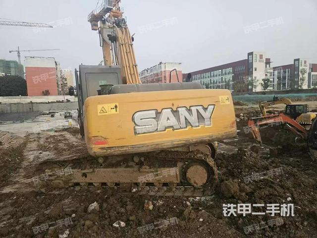 駕駛室整體(整機外觀) 駕駛室整體(整機外觀)