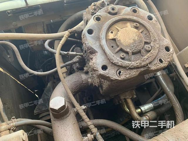 液壓泵艙室正面整體（整機(jī)外觀）