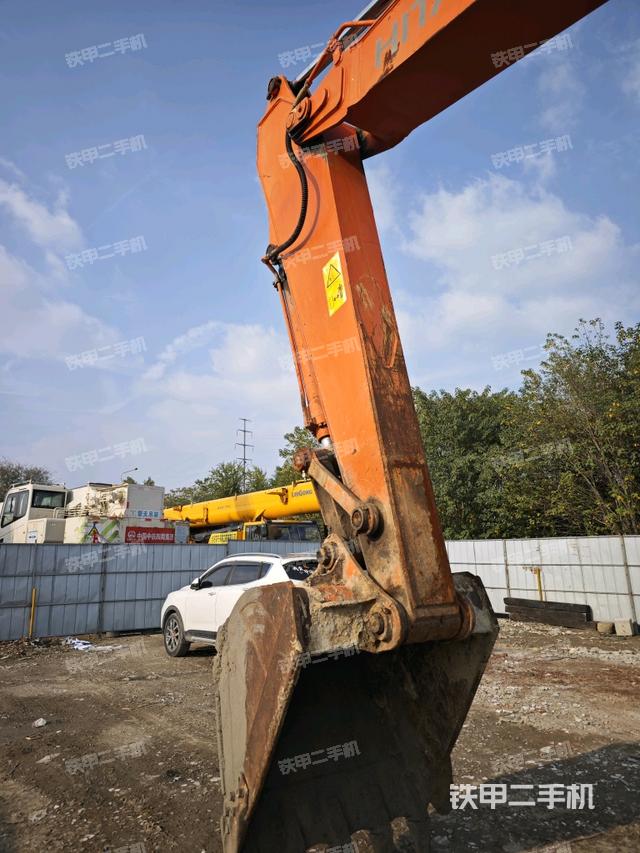 小臂整體左后(工作和回轉(zhuǎn)裝置) 小臂整體左后(工作和回轉(zhuǎn)裝置)