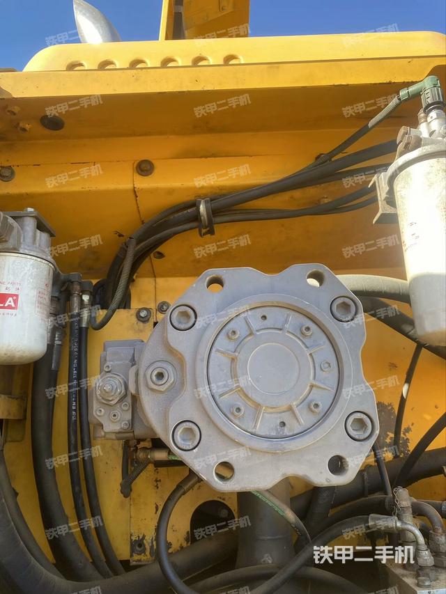 液壓泵艙室正面整體(整機(jī)外觀) 液壓泵艙室正面整體(整機(jī)外觀)