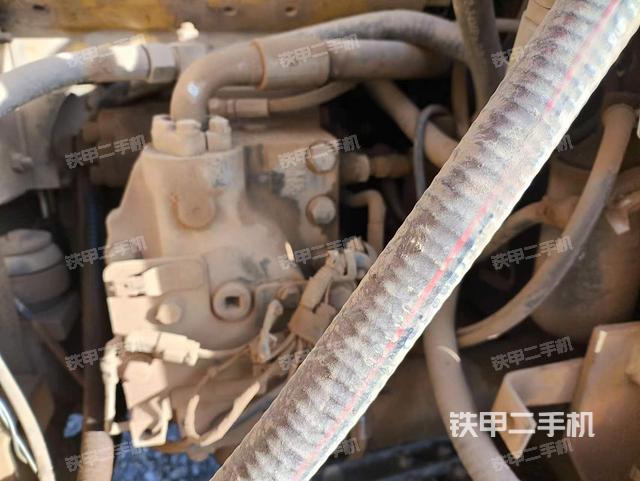 液壓泵艙室正面整體(整機(jī)外觀) 液壓泵艙室正面整體(整機(jī)外觀)