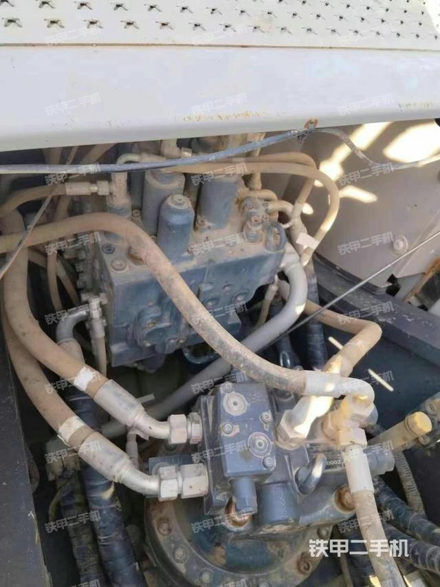 回轉(zhuǎn)馬達和主控閥（整機外觀）