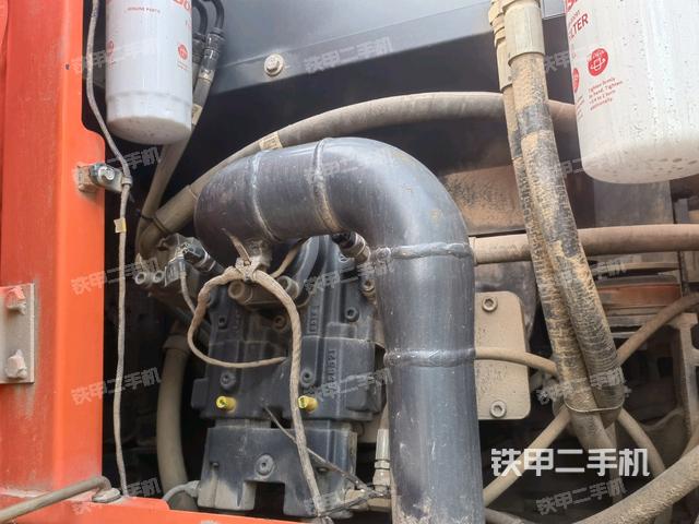 液壓泵艙室正面整體（整機(jī)外觀）