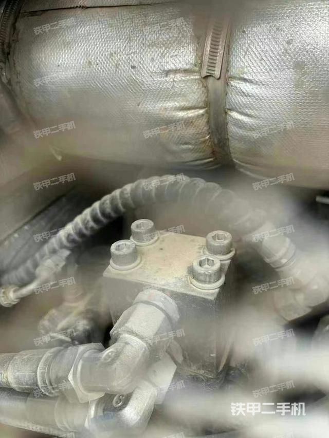 液壓泵艙室正面整體（整機(jī)外觀）