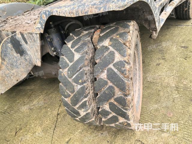 左側(cè)履帶整體?(行走機(jī)構(gòu)) 左側(cè)履帶整體?(行走機(jī)構(gòu))