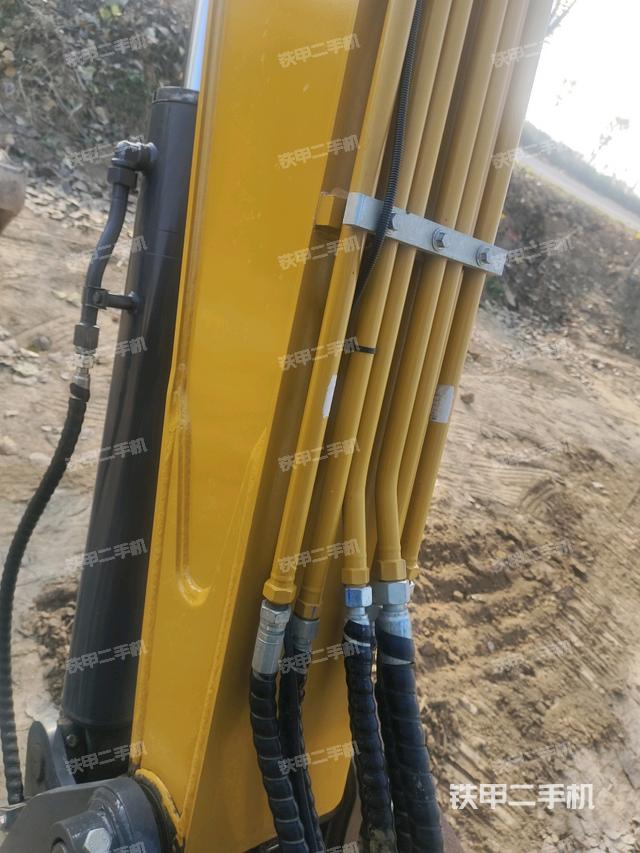 大臂背部俯視(工作和回轉(zhuǎn)裝置) 大臂背部俯視(工作和回轉(zhuǎn)裝置)