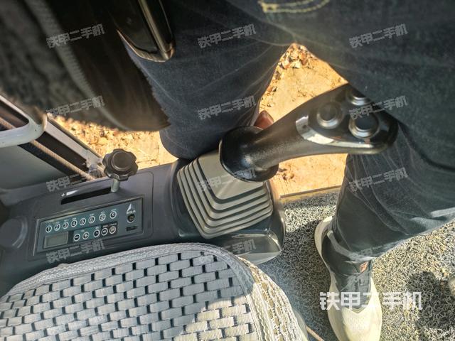 座椅左側控制臺/音響/含左手柄（駕駛室部分）