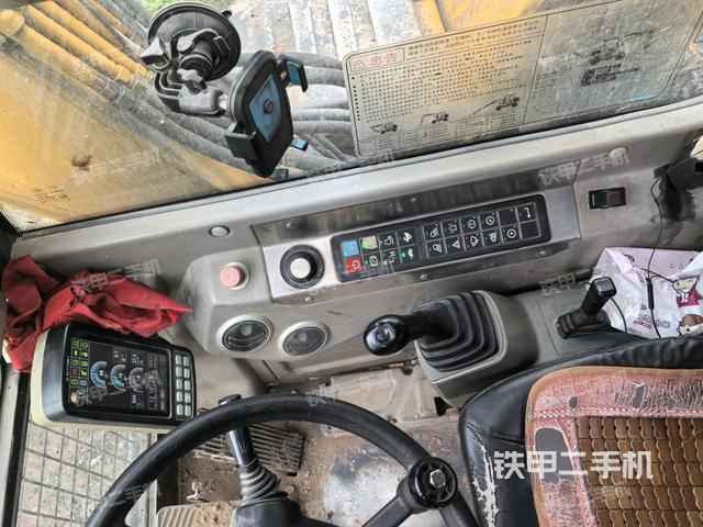 座椅右側(cè)控制臺(tái)/鑰匙門/油門/含右手柄(駕駛室部分) 座椅右側(cè)控制臺(tái)/鑰匙門/油門/含右手柄(駕駛室部分)